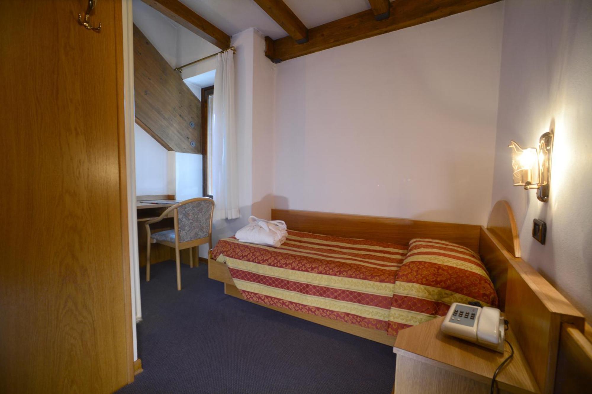 סן מרקו די קסטרוזה Hotel Margherita חדר תמונה